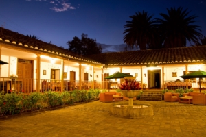 Seasonal Outdoor Lighting - Lightscapes Inc.